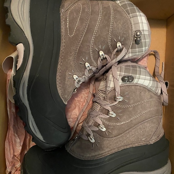 The North Face Women’s Boots - Picture 2 of 3